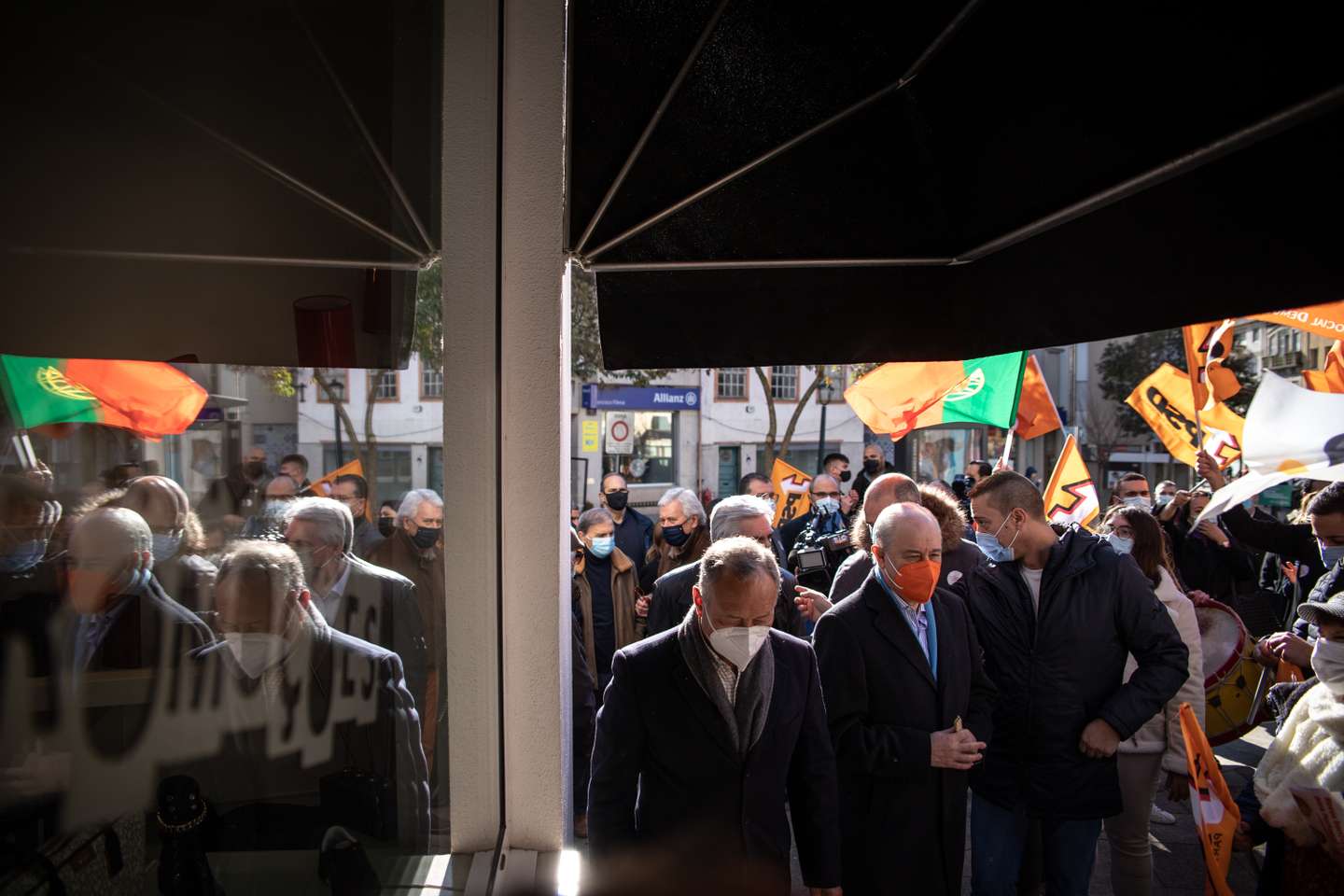 ELEIÇOES LEGISLATIVAS: Rui Rio, lider do Partido Social Democrata (PSD), durante uma arruada em Bragança.. As eleições legislativas realizam-se no próximo dia 30 de Janeiro. 20 de Janeiro de 2022, Bragança TOMÁS SILVA/OBSERVADOR