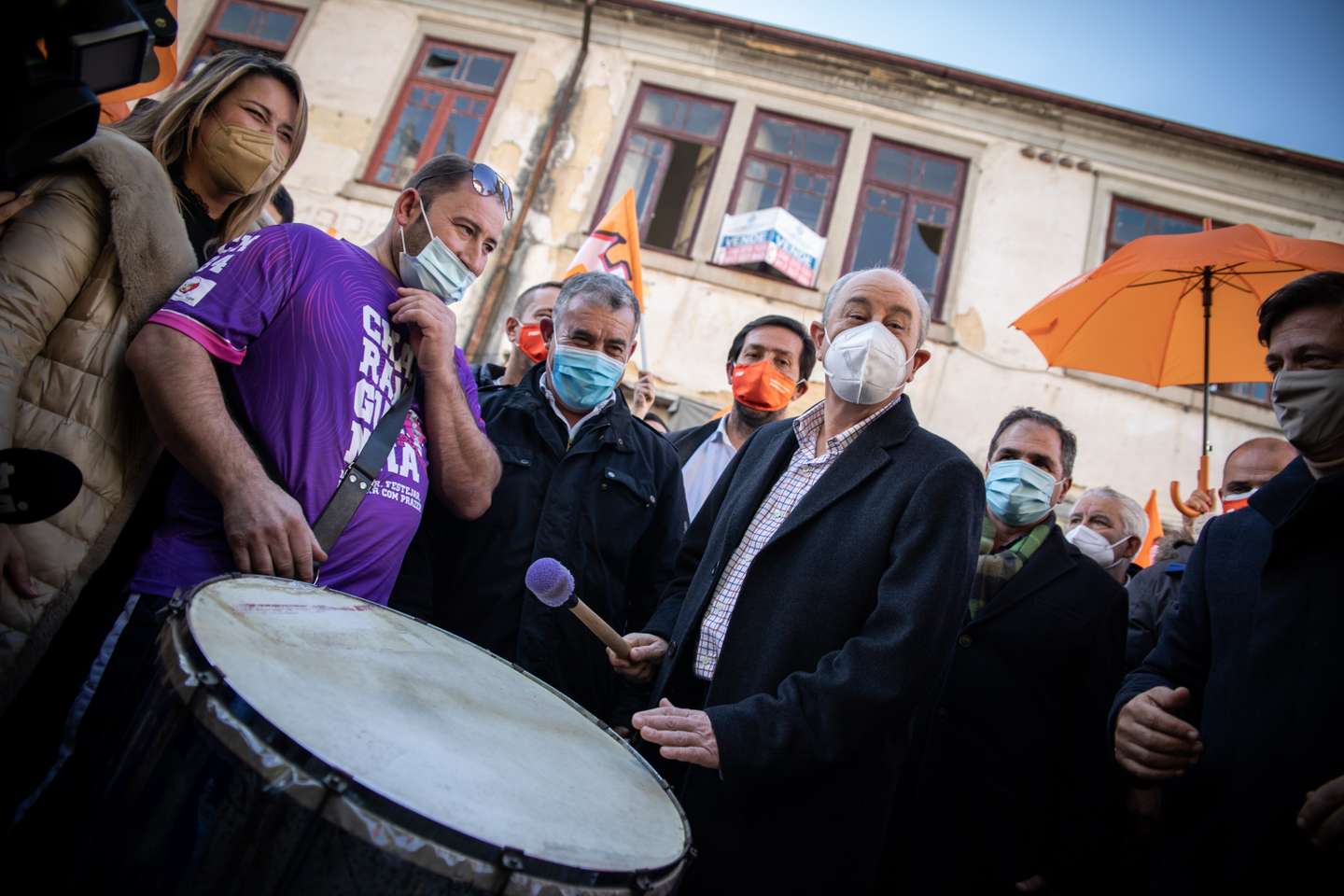 ELEIÇOES LEGISLATIVAS: Rui Rio, lider do Partido Social Democrata (PSD), durante uma arruada em Santa Maria da Feira, acompanhado de Luís Montenegro. As eleições legislativas realizam-se no próximo dia 30 de Janeiro. 22 de Janeiro de 2022, Santa Maria da Feira TOMÁS SILVA/OBSERVADOR