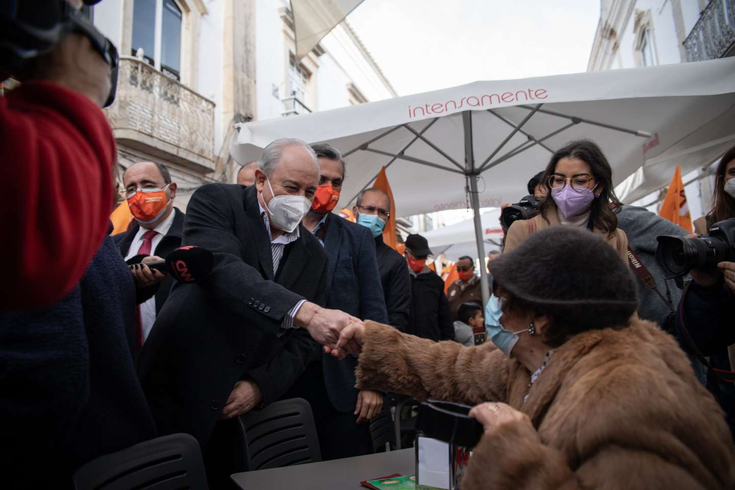 ELEIÇOES LEGISLATIVAS: Rui Rio, lider do Partido Social Democrata (PSD), durante uma arruada em Faro. As eleições legislativas realizam-se no próximo dia 30 de Janeiro. 25 de Janeiro de 2022, Faro TOMÁS SILVA/OBSERVADOR
