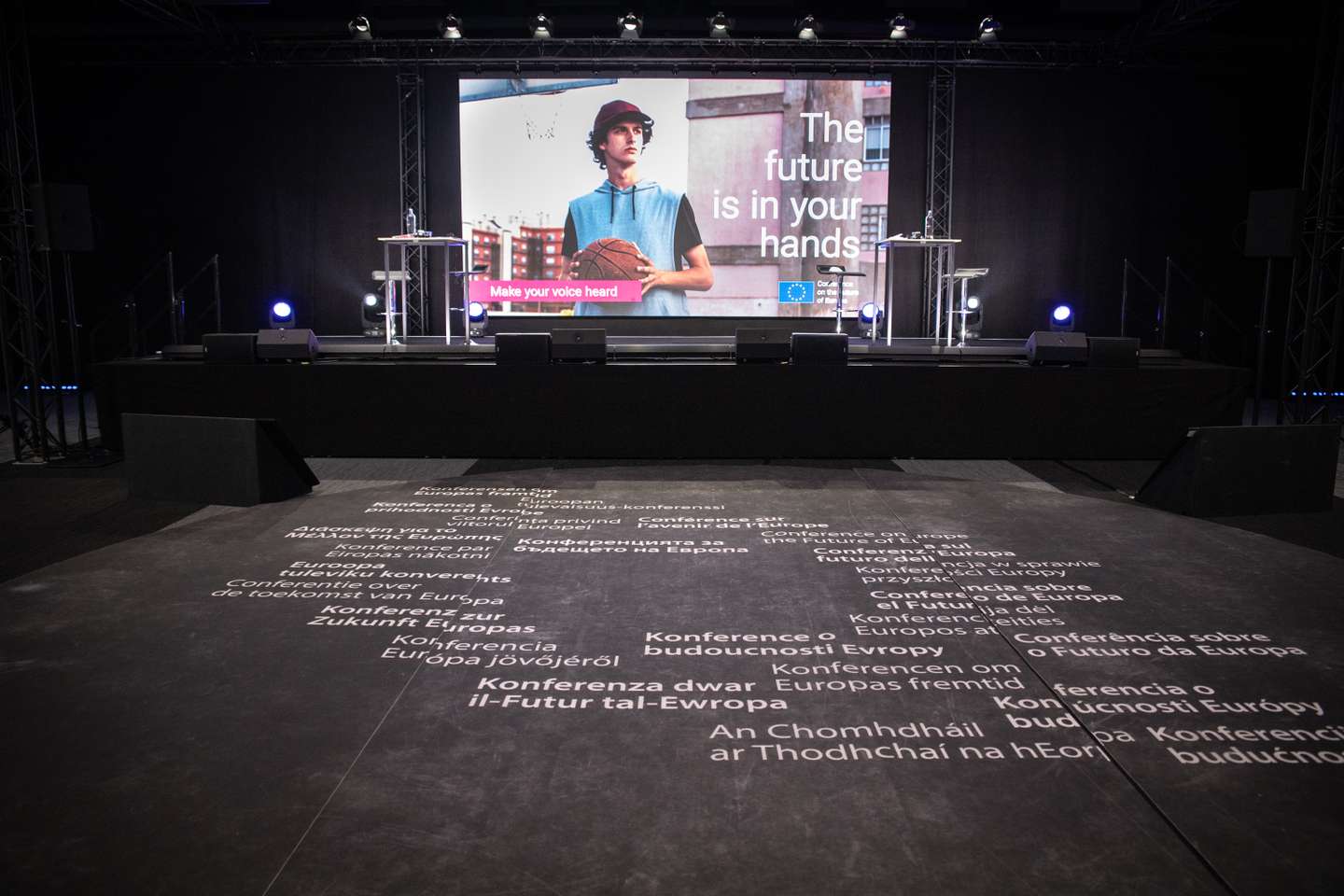 Conferência sobre o Futuro da Europa (COFOE) em Maastricht: O painel de cidadãos da Conferência Sobre o Futuro da Europa que se realizou entre os dias 11 e 13 de Fevereiro, juntou centenas de cidadãos europeus de idades entre os 16 e os 70 anos num centro de conferências em Maastricht. Com o objetivo de, interculturalmente, apresentarem propostas novas ao parlamento Europeu. As ideias foram discutidas e votadas no último dia. 11, 12 e 13 de Fevereiro de 2022 Países Baixos, Maastricht TOMÁS SILVA/OBSERVADOR