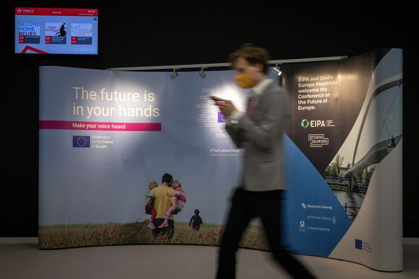 Conferência sobre o Futuro da Europa (COFOE) em Maastricht: O painel de cidadãos da Conferência Sobre o Futuro da Europa que se realizou entre os dias 11 e 13 de Fevereiro, juntou centenas de cidadãos europeus de idades entre os 16 e os 70 anos num centro de conferências em Maastricht. Com o objetivo de, interculturalmente, apresentarem propostas novas ao parlamento Europeu. As ideias foram discutidas e votadas no último dia. 11, 12 e 13 de Fevereiro de 2022 Países Baixos, Maastricht TOMÁS SILVA/OBSERVADOR