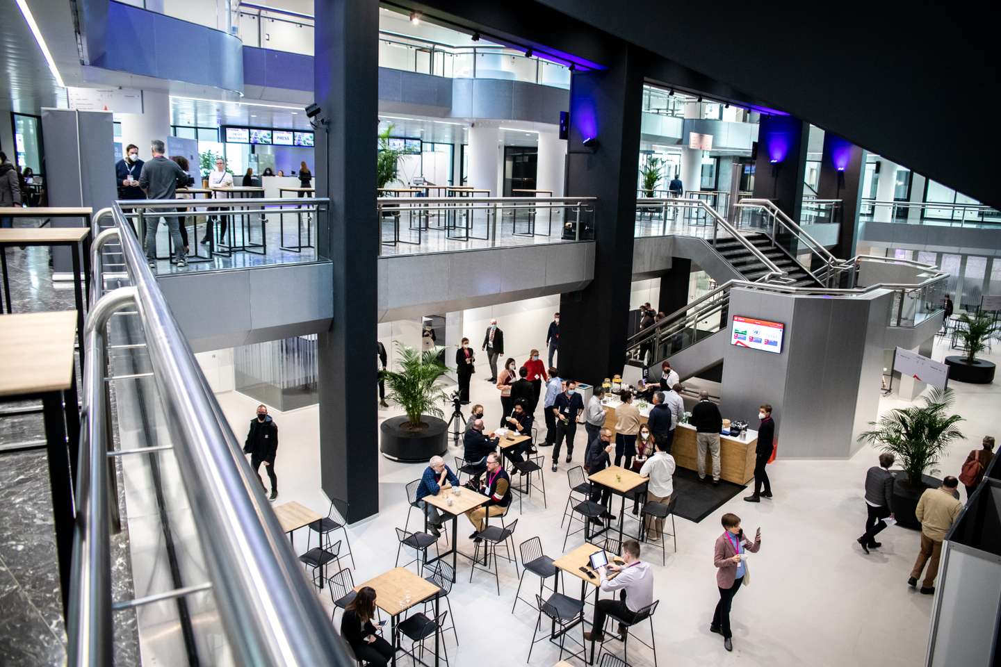 Conferência sobre o Futuro da Europa (COFOE) em Maastricht: O painel de cidadãos da Conferência Sobre o Futuro da Europa que se realizou entre os dias 11 e 13 de Fevereiro, juntou centenas de cidadãos europeus de idades entre os 16 e os 70 anos num centro de conferências em Maastricht. Com o objetivo de, interculturalmente, apresentarem propostas novas ao parlamento Europeu. As ideias foram discutidas e votadas no último dia. 11, 12 e 13 de Fevereiro de 2022 Países Baixos, Maastricht TOMÁS SILVA/OBSERVADOR