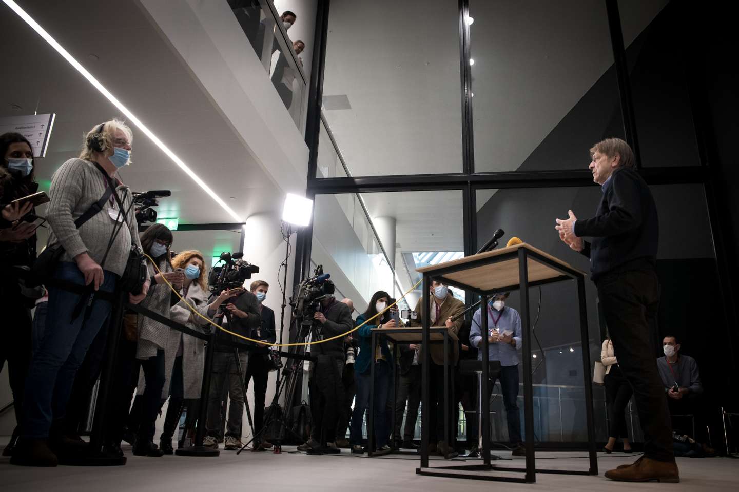Conferência sobre o Futuro da Europa (COFOE) em Maastricht: Guy Verhofstadt, membro do Parlamento Europeu, antigo primeiro-ministro da Bélgica e co-Presidente da COFOE, faz uma conferência de imprenssa e responde a perguntas dos jornalistas sobre a Conferência Sobre o Futuro da Europa. 12 de Fevereiro de 2022 Países Baixos, Maastricht TOMÁS SILVA/OBSERVADOR