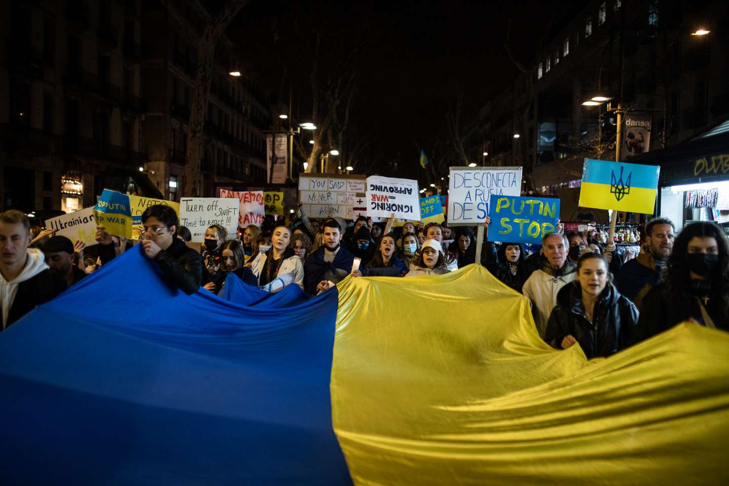 Protestos contra a invasão da Ucrânia em Barcelona, Espanha