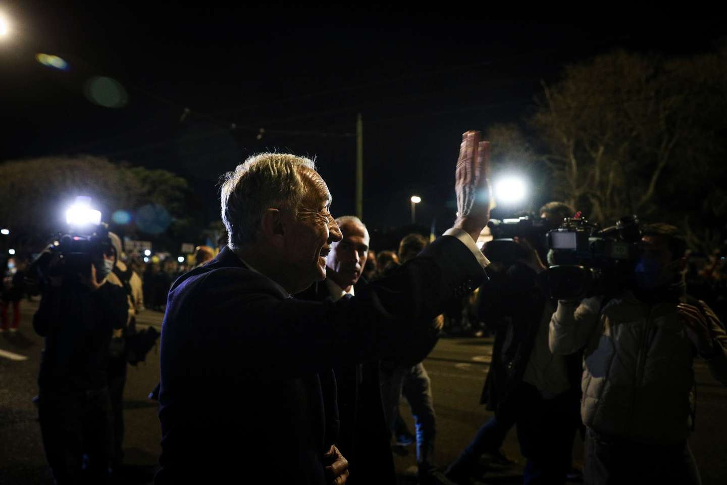 Manifestação pela Ucrânia junto ao Palácio de Belém. Presidente da República, Marcelo Rebelo de Sousa, com os manifestantes Lisboa, 26 de Fevereiro de 2022. FILIPE AMORIM/OBSERVADOR