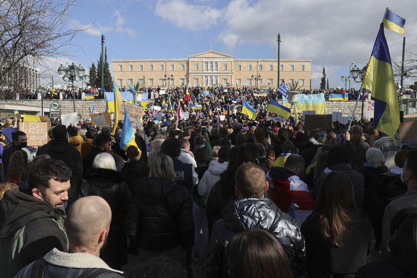 Ukrainians living in Greece's Athens protest Russian attacks