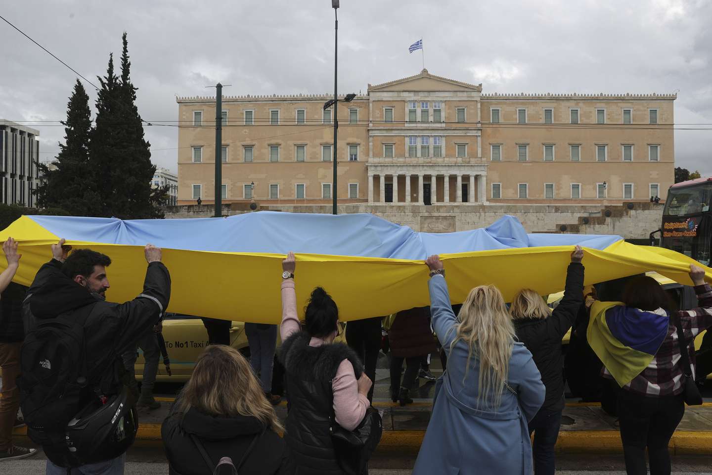 Ukrainians living in Greece's Athens protest Russian attacks