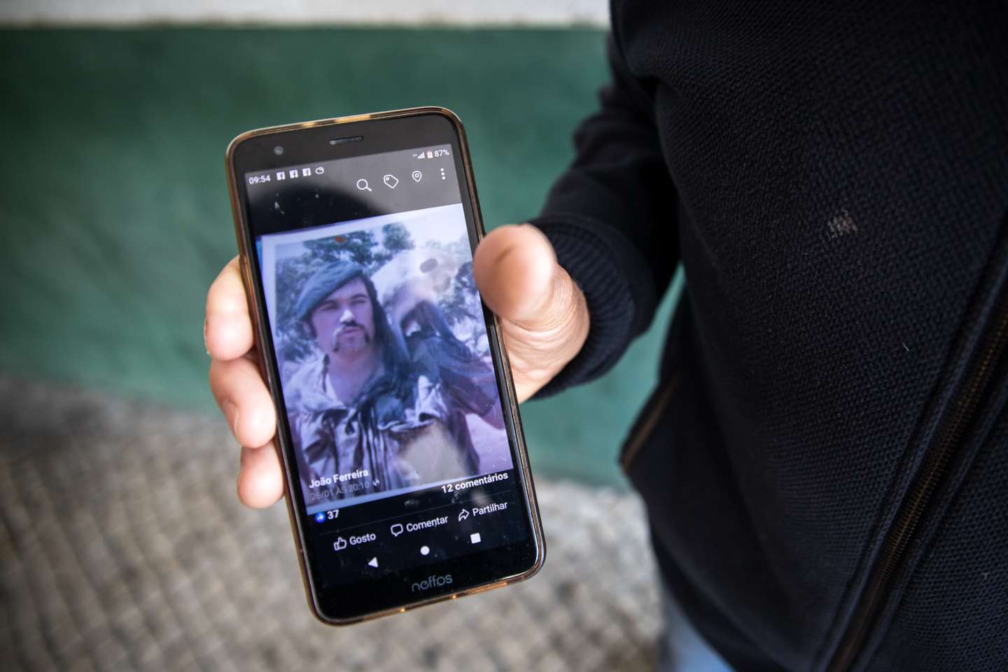 Reportagem: Dia dos Paraquedistas. Na base militar de Tancos, Vila Nova da Barquinha (Santarém), todos os anos se juntam milhares de paraquedistas de todo o país que serviram, ou servem, as forças armadas Portuguesas. Ali se reencontram, para celebrar a camaradagem, a integridade, e a lealdade que esta força especial requer, e para recordarem e reviverem juntos, os bons e maus momentos. 23 de Maio de 2022 Tancos, Santarem TOMÁS SILVA/OBSERVADOR