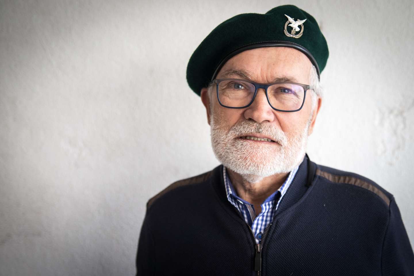 Reportagem: Dia dos Paraquedistas. Na base militar de Tancos, Vila Nova da Barquinha (Santarém), todos os anos se juntam milhares de paraquedistas de todo o país que serviram, ou servem, as forças armadas Portuguesas. Ali se reencontram, para celebrar a camaradagem, a integridade, e a lealdade que esta força especial requer, e para recordarem e reviverem juntos, os bons e maus momentos. 23 de Maio de 2022 Tancos, Santarem TOMÁS SILVA/OBSERVADOR
