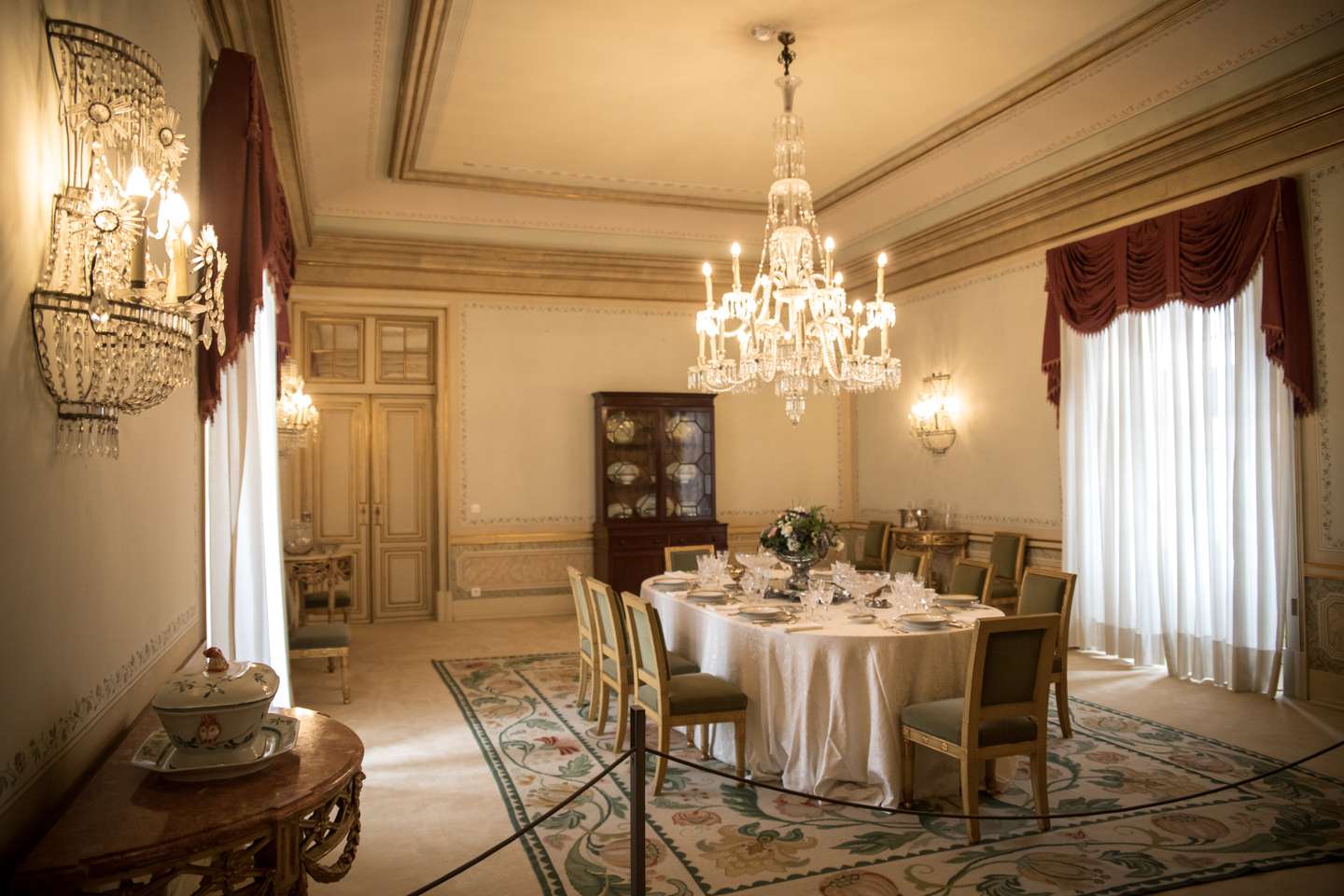Durante a primeira vizita oficial da Rainha de Inglaterra, Isabel II, a Portugal, foi no Palácio Nacional de Queluz, que Sua Majestade, a Rainha, ficou a dormir. Imagens dos aposentos da Rainha. 31 de Maio de 2022 Palácio Nacional de Queluz TOMÁS SILVA/OBSERVADOR