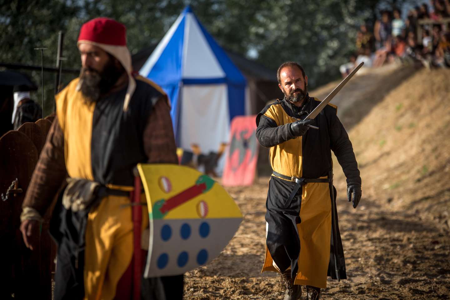 Feira Mediaval de Óbidos: o Observador passou uma tarde do lado de dentro das muralhas de Óbidos, na feira Mediaval que acontece anualmente. 22 de Julho de 2022 Óbidos, Leiria TOMÁS SILVA/OBSERVADOR