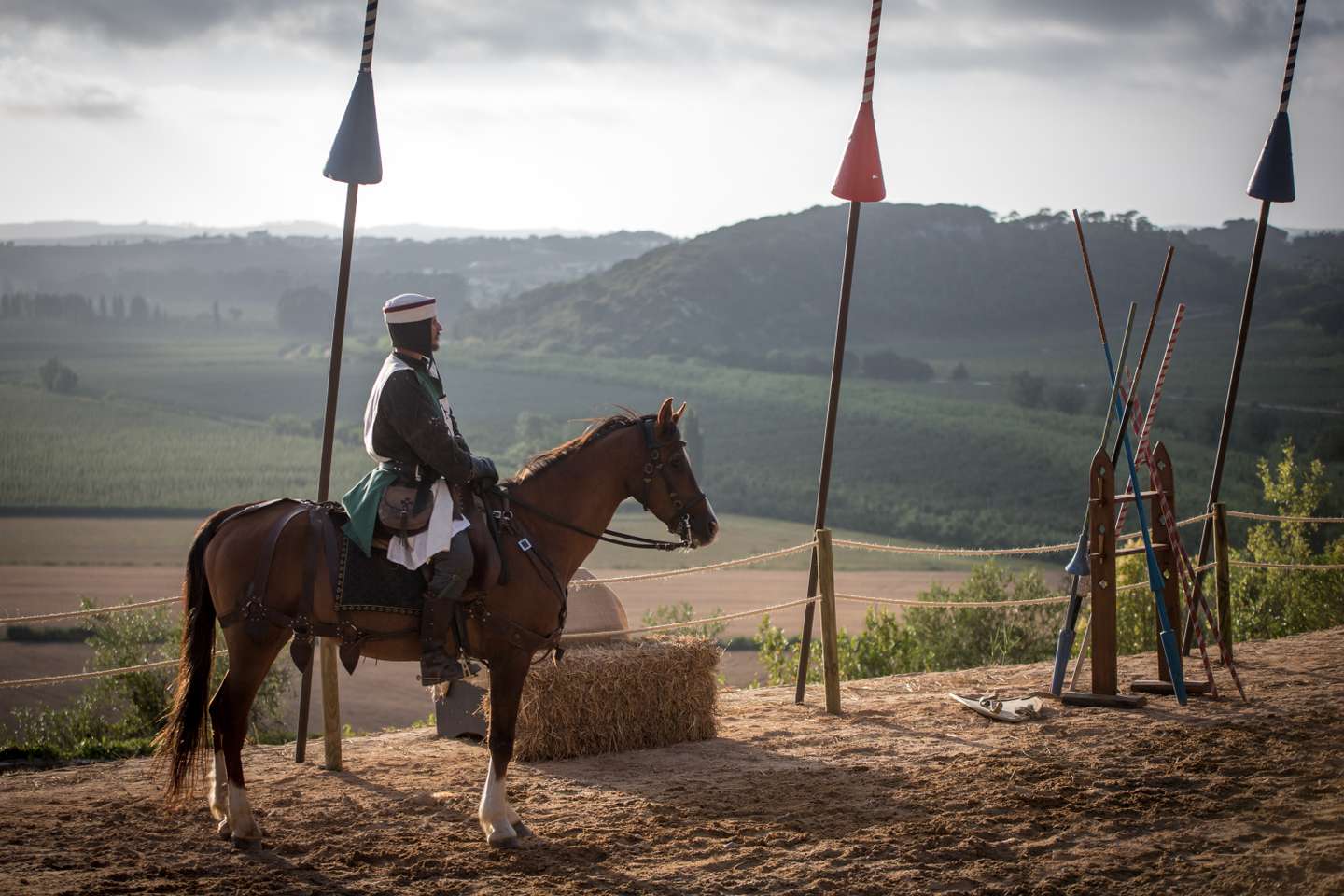 Feira Mediaval de Óbidos: o Observador passou uma tarde do lado de dentro das muralhas de Óbidos, na feira Mediaval que acontece anualmente. 22 de Julho de 2022 Óbidos, Leiria TOMÁS SILVA/OBSERVADOR