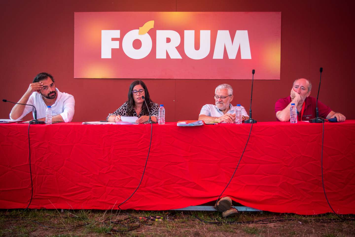 FESTIVAL DO AVANTE 2022: Terceiro e último dia do festival do Avante. Contou com vários debates, tanto da joventude comunista, como de militantes e apoiantes do PCP (Partido Comunista Português), que se deslocaram mais um ano até à Quinta da Atalaia, no Seixal. A guerra na Ucrânia é um assunto incontornavel nestes debates, expecialmente por haver opiniões diferentes face à resposta do partido a toda esta situação. 4 de Setembro de 2022 Quinta da Atalaia, Seixal TOMÁS SILVA/OBSERVADOR
