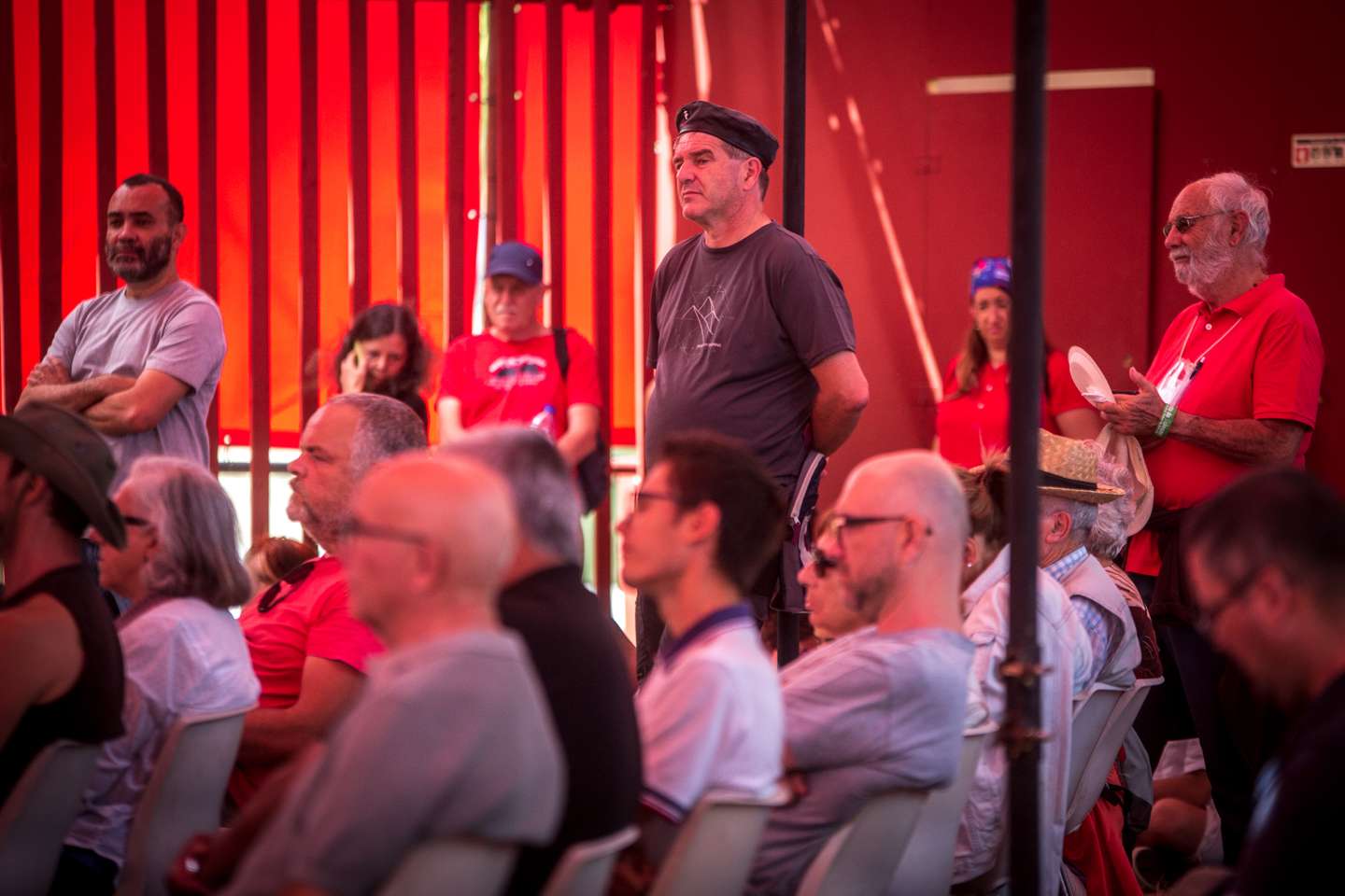 FESTIVAL DO AVANTE 2022: Terceiro e último dia do festival do Avante. Contou com vários debates, tanto da joventude comunista, como de militantes e apoiantes do PCP (Partido Comunista Português), que se deslocaram mais um ano até à Quinta da Atalaia, no Seixal. A guerra na Ucrânia é um assunto incontornavel nestes debates, expecialmente por haver opiniões diferentes face à resposta do partido a toda esta situação. 4 de Setembro de 2022 Quinta da Atalaia, Seixal TOMÁS SILVA/OBSERVADOR