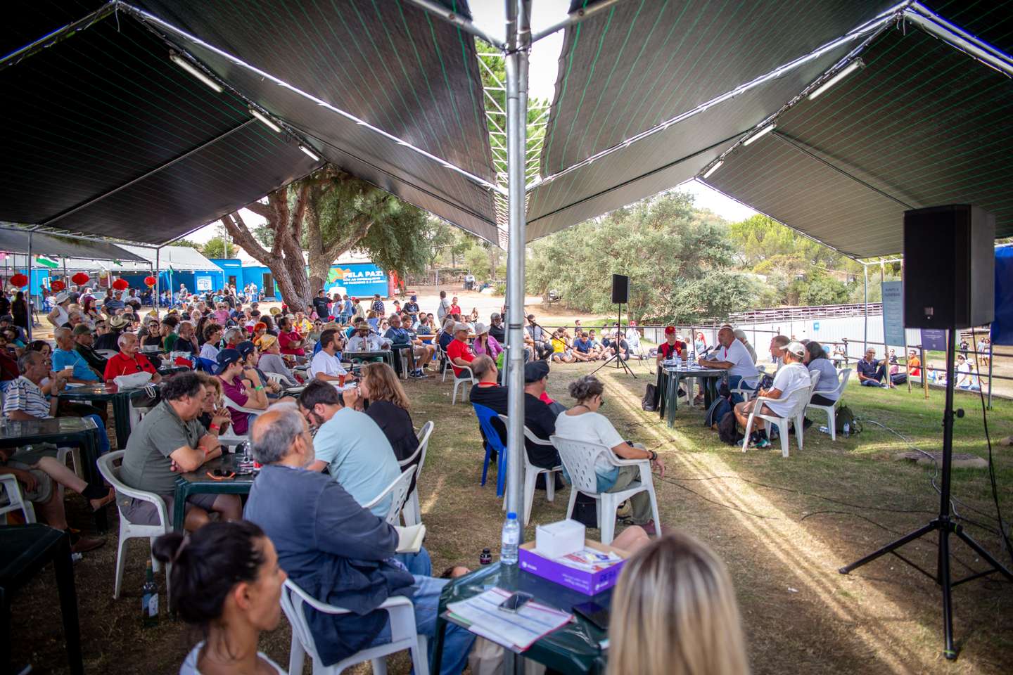 FESTIVAL DO AVANTE 2022: Terceiro e último dia do festival do Avante. Contou com vários debates, tanto da joventude comunista, como de militantes e apoiantes do PCP (Partido Comunista Português), que se deslocaram mais um ano até à Quinta da Atalaia, no Seixal. A guerra na Ucrânia é um assunto incontornavel nestes debates, expecialmente por haver opiniões diferentes face à resposta do partido a toda esta situação. 4 de Setembro de 2022 Quinta da Atalaia, Seixal TOMÁS SILVA/OBSERVADOR