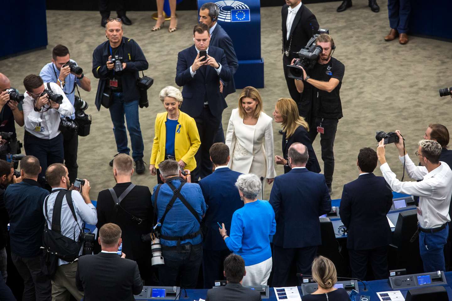 PARLAMENTO EUROPEU (PE): Estado da União: Discurso da Presidente da Comissão Europeia, Ursula von der Leyen a dar início ao debate sobre o Estado da União. Esteve presente durante todo o plenário, Olena Zenlenska, 1ª dama da Ucrânia que entrou no hemiciclo acompanhada de Roberta Metsola, presidente do PE e Ursula von der Leyen. 14 de Setembro de 2022 Parlamento Europeu, Estrasburgo TOMÁS SILVA/OBSERVADOR