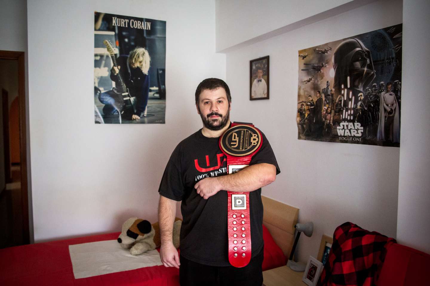 Reportagem: torneio de wrestling, organizado pela WP (Wrestling Portugal). Desde os treinos, à criação da personagem de cada "lutador", o observador acompanhou o dia inteiro de um torneio de wrestling em portugal. 23 de Outubro de 2022, Queluz TOMÁS SILVA/OBSERVADOR