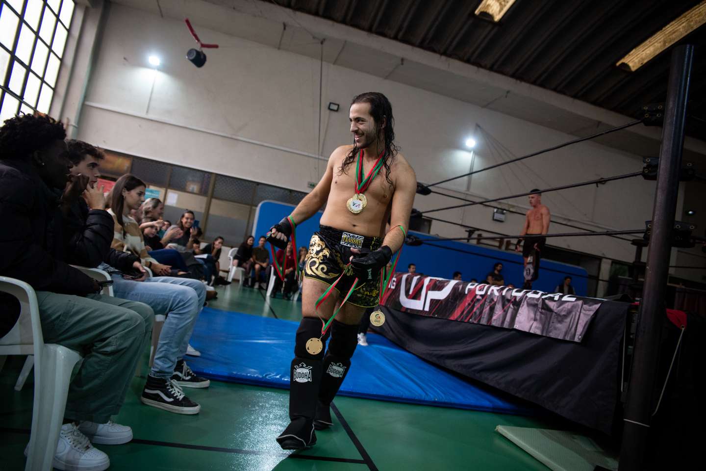Reportagem: torneio de wrestling, organizado pela WP (Wrestling Portugal). Desde os treinos, à criação da personagem de cada "lutador", o observador acompanhou o dia inteiro de um torneio de wrestling em portugal. 23 de Outubro de 2022, Queluz TOMÁS SILVA/OBSERVADOR