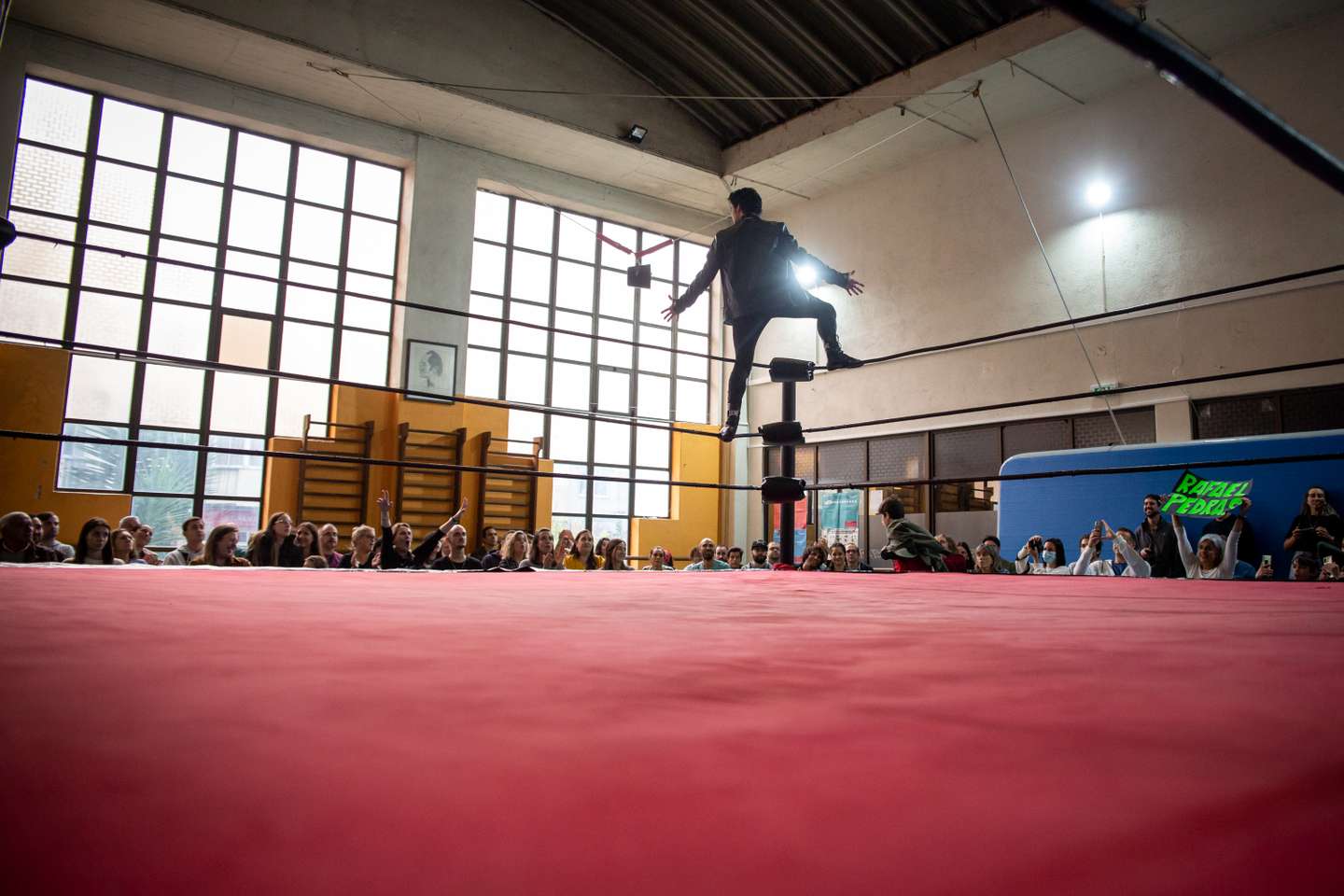 Reportagem: torneio de wrestling, organizado pela WP (Wrestling Portugal). Desde os treinos, à criação da personagem de cada "lutador", o observador acompanhou o dia inteiro de um torneio de wrestling em portugal. 23 de Outubro de 2022, Queluz TOMÁS SILVA/OBSERVADOR