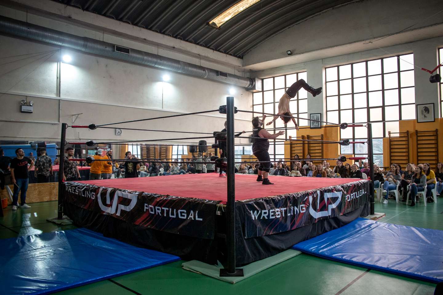 Reportagem: torneio de wrestling, organizado pela WP (Wrestling Portugal). Desde os treinos, à criação da personagem de cada "lutador", o observador acompanhou o dia inteiro de um torneio de wrestling em portugal. 23 de Outubro de 2022, Queluz TOMÁS SILVA/OBSERVADOR
