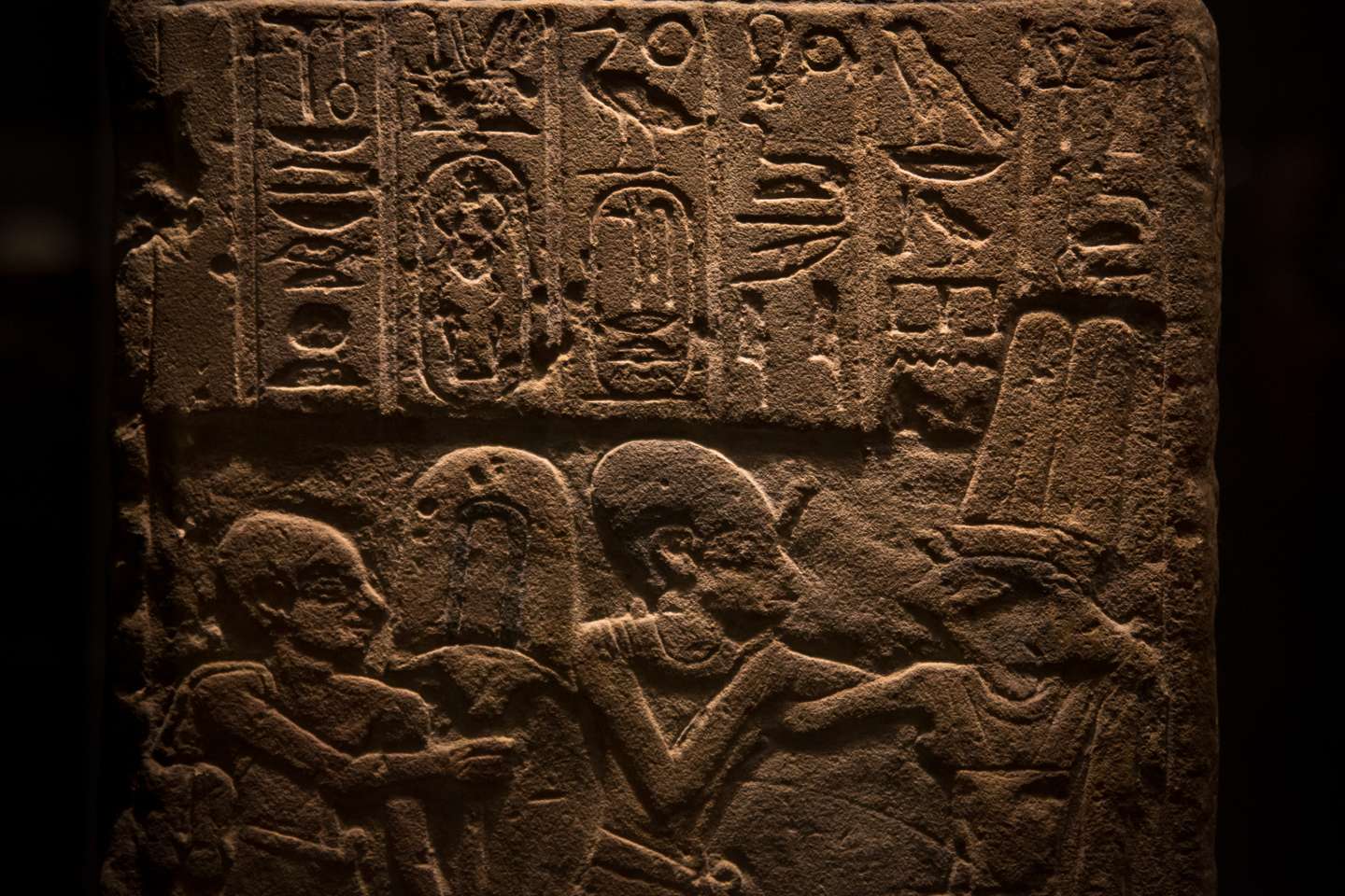 A exposição Superstar Pharaohs, no Museu Calouste Gulbenkian, expõe a figura do faraó e o papel que este desempenhava no Antigo Egipto, acompanhando a evolução do seu simbolismo pela história do mundo. A exposição estará aberta ao público de dia 25 de novembro de 2022, a 06 de março de 2023 no Museu Calouste Gulbenkian, em Lisboa. 22 de Novembro de 2022 Museu Calouste Gulbenkian, Lisboa TOMÁS SILVA/OBSERVADOR