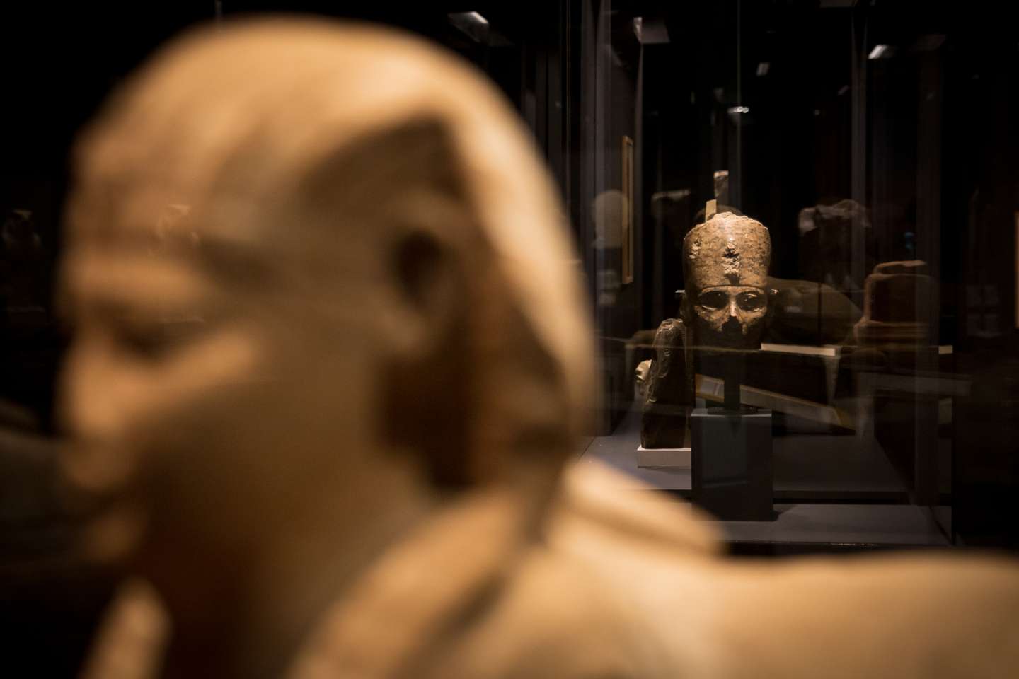 A exposição Superstar Pharaohs, no Museu Calouste Gulbenkian, expõe a figura do faraó e o papel que este desempenhava no Antigo Egipto, acompanhando a evolução do seu simbolismo pela história do mundo. A exposição estará aberta ao público de dia 25 de novembro de 2022, a 06 de março de 2023 no Museu Calouste Gulbenkian, em Lisboa. 22 de Novembro de 2022 Museu Calouste Gulbenkian, Lisboa TOMÁS SILVA/OBSERVADOR