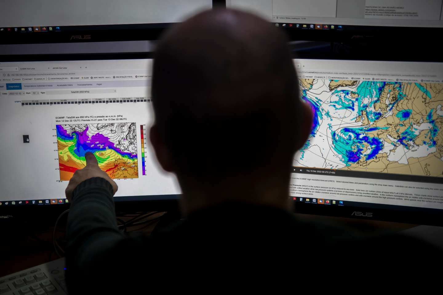 Reportagem no Instituto Português do Mar e da Atmosfera (IPMA): o Observador acompanhou uma noite de aviso laranja, a partir da sede do IPMA, em Lisboa. 12 de Dezembro de 2022 IPMA, Lisboa TOMÁS SILVA/OBSERVADOR