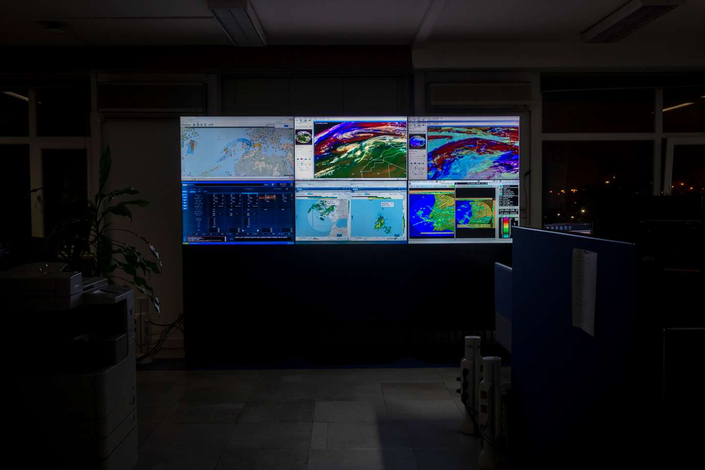 Reportagem no Instituto Português do Mar e da Atmosfera (IPMA): o Observador acompanhou uma noite de aviso laranja, a partir da sede do IPMA, em Lisboa. 12 de Dezembro de 2022 IPMA, Lisboa TOMÁS SILVA/OBSERVADOR