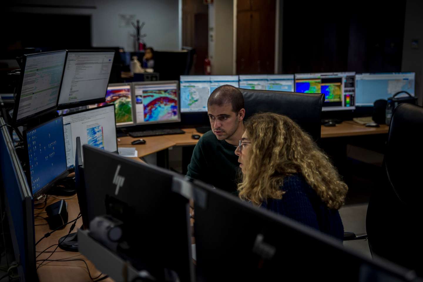 Reportagem no Instituto Português do Mar e da Atmosfera (IPMA): o Observador acompanhou uma noite de aviso laranja, a partir da sede do IPMA, em Lisboa. 12 de Dezembro de 2022 IPMA, Lisboa TOMÁS SILVA/OBSERVADOR
