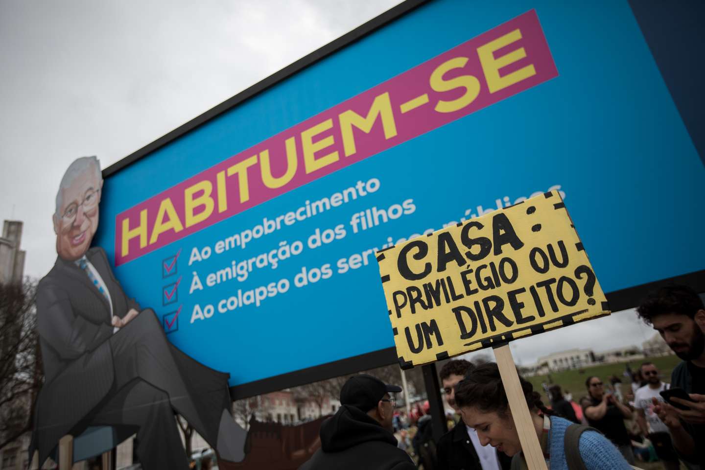 Milhares de pessoas juntaram-se na Alameda D. Afonso Henriques, em Lisboa, e desceram até ao Martim Moniz, para se manifestarem pelo direito à habitação e uma vida justa. 1 de Abril de 2023, Lisboa TOMÁS SILVA/OBSERVADOR