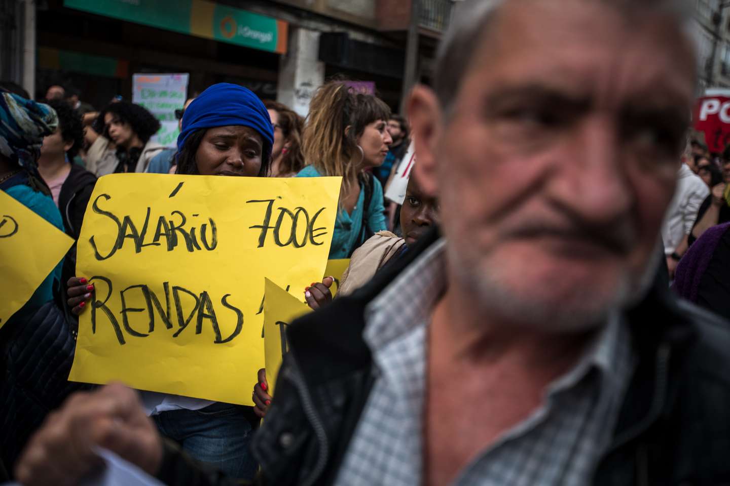 Milhares de pessoas juntaram-se na Alameda D. Afonso Henriques, em Lisboa, e desceram até ao Martim Moniz, para se manifestarem pelo direito à habitação e uma vida justa. 1 de Abril de 2023, Lisboa TOMÁS SILVA/OBSERVADOR