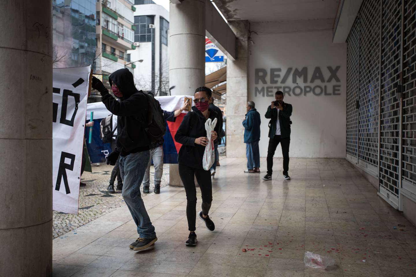 Milhares de pessoas juntaram-se na Alameda D. Afonso Henriques, em Lisboa, e desceram até ao Martim Moniz, para se manifestarem pelo direito à habitação e uma vida justa. 1 de Abril de 2023, Lisboa TOMÁS SILVA/OBSERVADOR