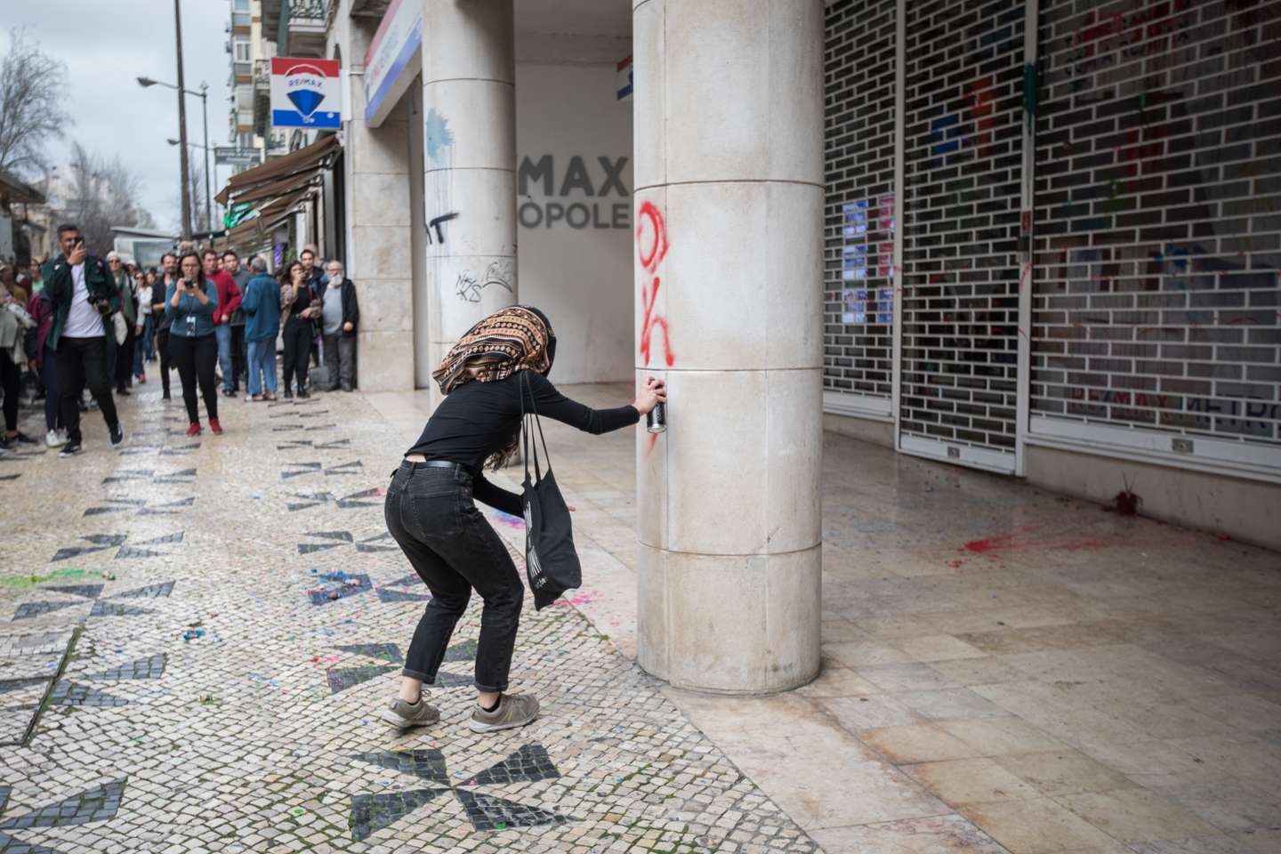 Milhares de pessoas juntaram-se na Alameda D. Afonso Henriques, em Lisboa, e desceram até ao Martim Moniz, para se manifestarem pelo direito à habitação e uma vida justa. 1 de Abril de 2023, Lisboa TOMÁS SILVA/OBSERVADOR
