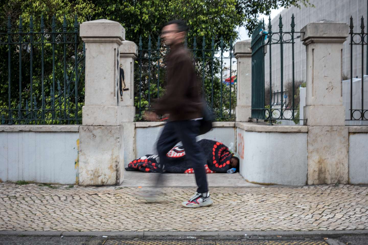 Milhares de pessoas juntaram-se na Alameda D. Afonso Henriques, em Lisboa, e desceram até ao Martim Moniz, para se manifestarem pelo direito à habitação e uma vida justa. 1 de Abril de 2023, Lisboa TOMÁS SILVA/OBSERVADOR