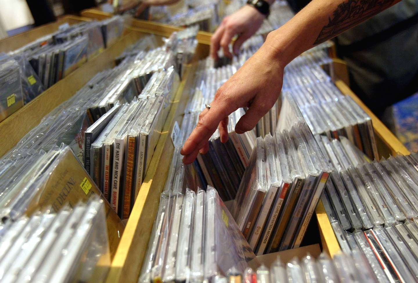 CD Sales Rebound In First Quarter Of 2004