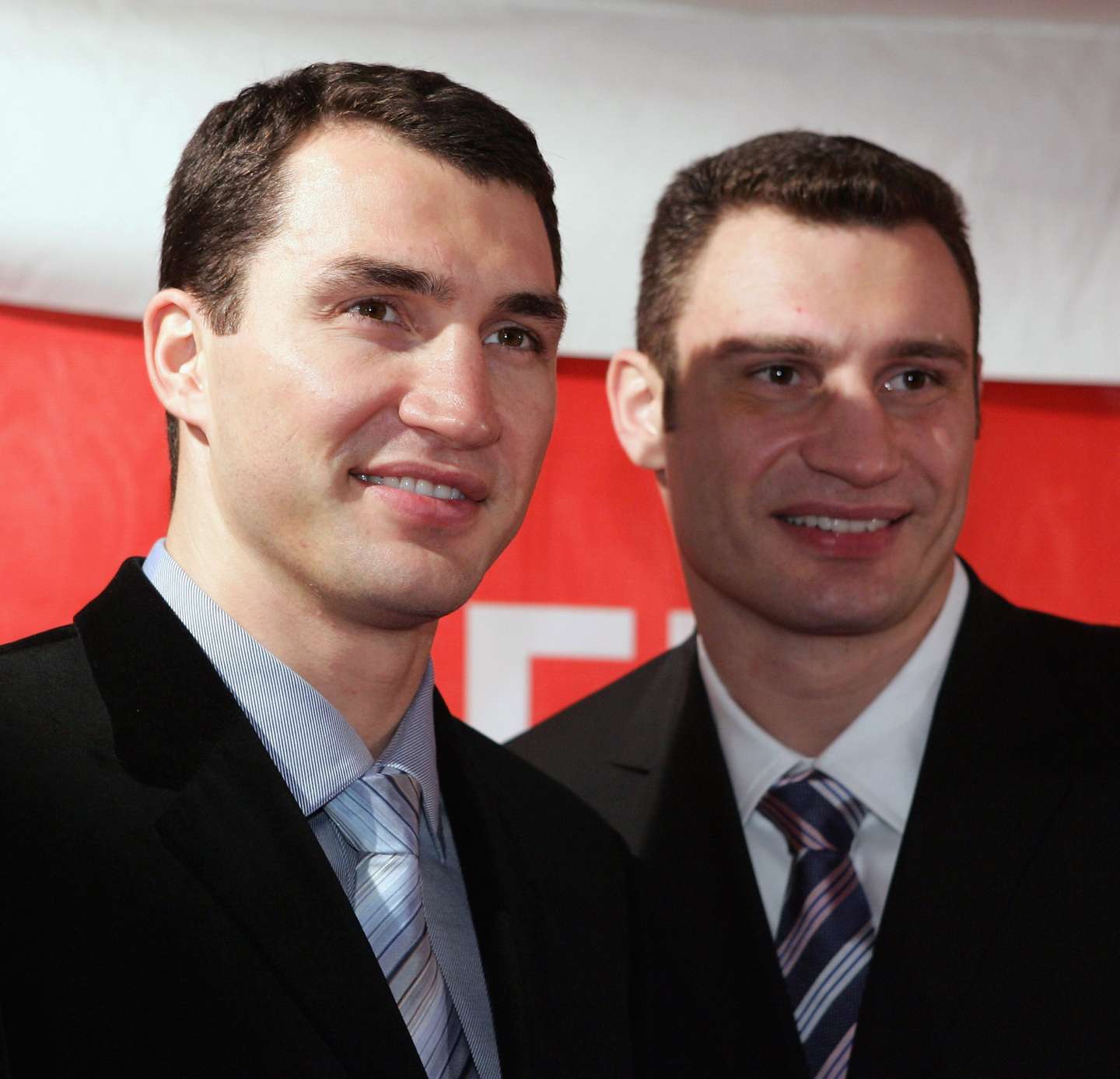 O mayor de Kiev, Vitali Klitschko, ex-campeão mundial de peso-pesado de boxe, e o irmão, Wladimir Klitschko , também ele ex-campeão de peso-pesado