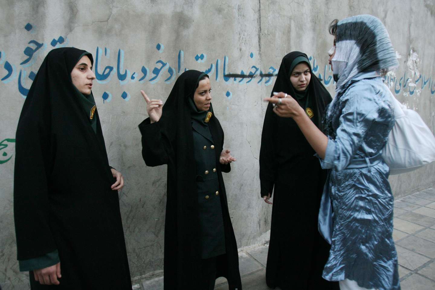 Police Enforce Women?s Islamic Dress Code