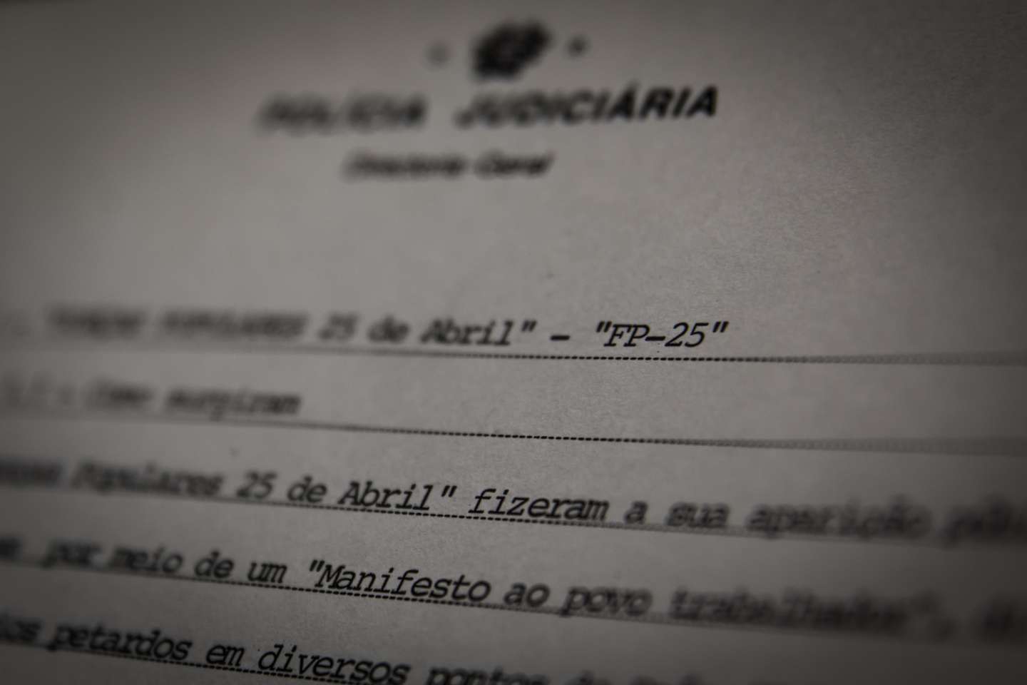 Grande reportagem sobre as FP-25. Forças Populares 25 de Abril foram uma organização terrorista de extrema-esquerda que operou em Portugal entre 1980 e 1987. Parte significativa dos seus militantes procediam das antigas Brigadas Revolucionárias, organização portuguesa de extrema-esquerda criada no início dos anos 70 por dissidentes do PCP. Fotografias do processo das FP-25 que se encontra no arquivo do Tribunal de Lisboa. JOÃO PORFÍRIO/OBSERVADOR