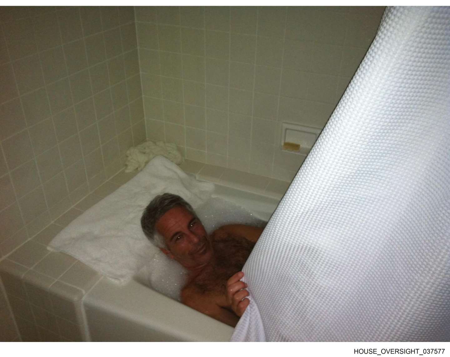 Fotografia Jeffrey Epstein, divulgada pela House Oversight a 12 de dezembro de 2025