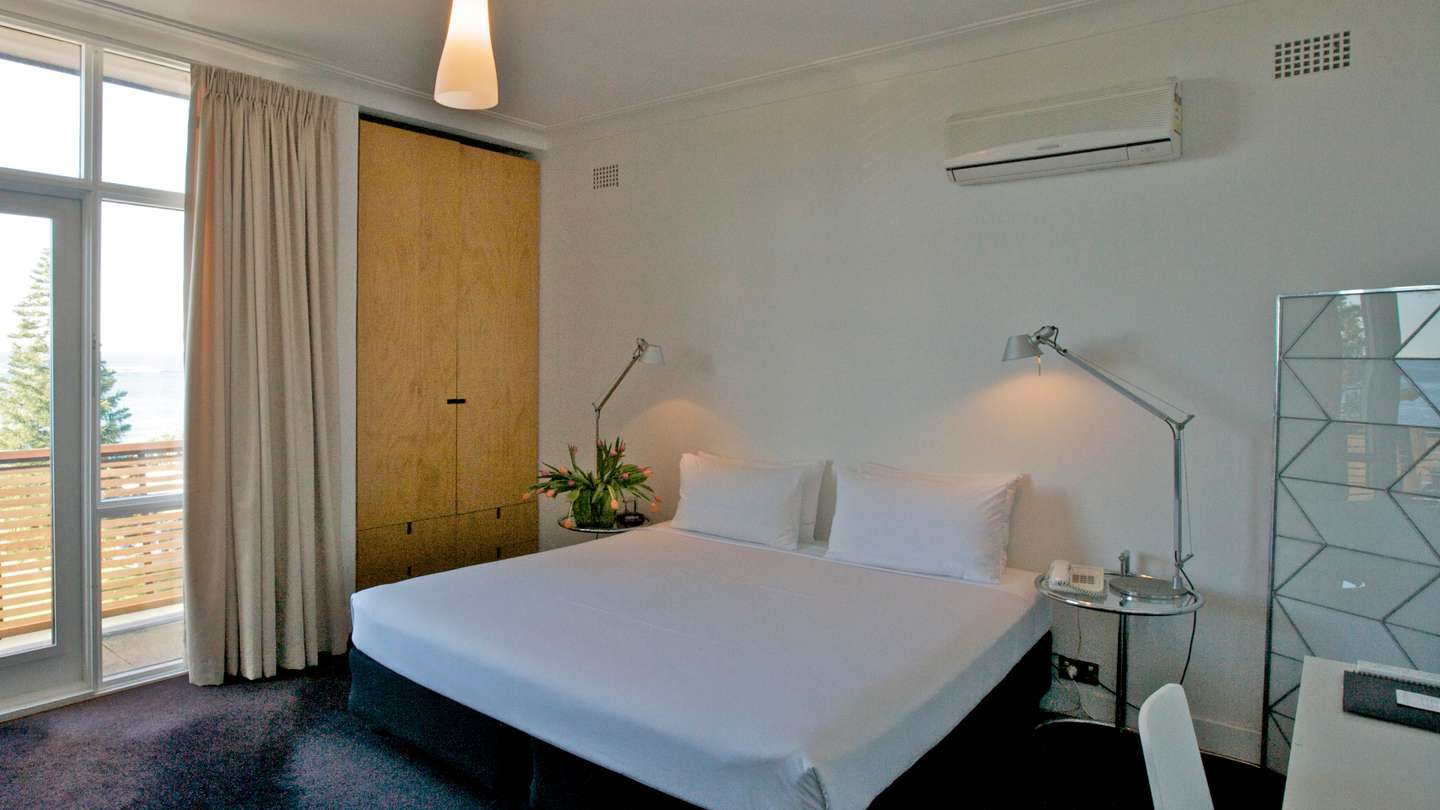 Dive Hotel, 234 Arden St, Coogee.