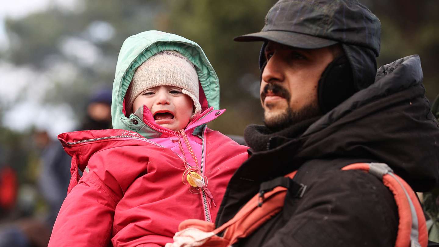 Migrantes encaminhados na fronteira Bielorrússia com a Polónia