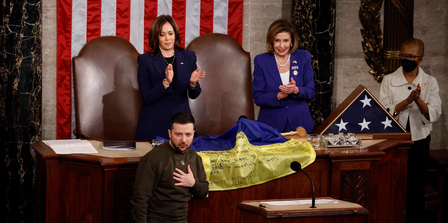 Nancy Pelosi comparou Zelensky a Churchill