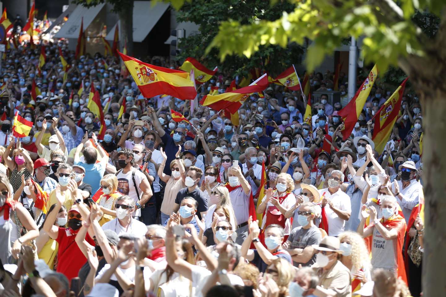 Thousands protest in Madrid against pardoning jailed Catalan leaders