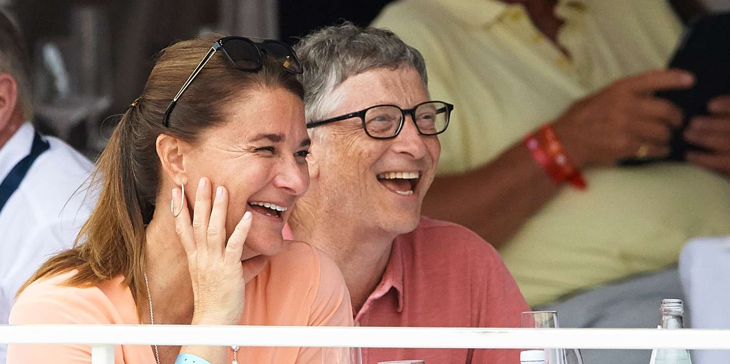 O casal, através de uma fundação que criaram, tem doado anualmente milhares de milhões de euros para causas sociais