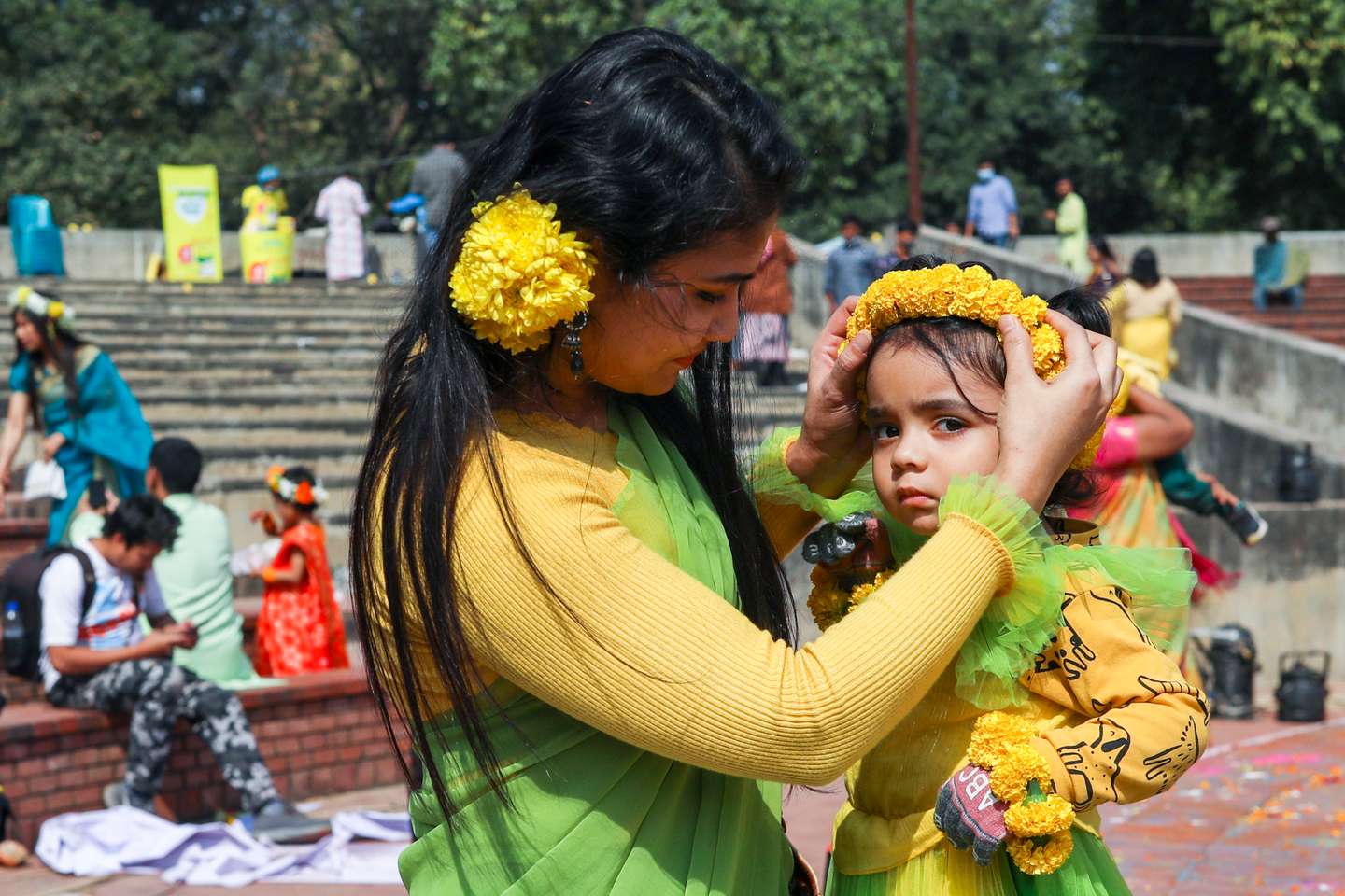 Celebração do Dia de São Valentim, também conhecido como Dia dos Namorados, no Bangladesh, onde também se realiza o Festival da Primavera