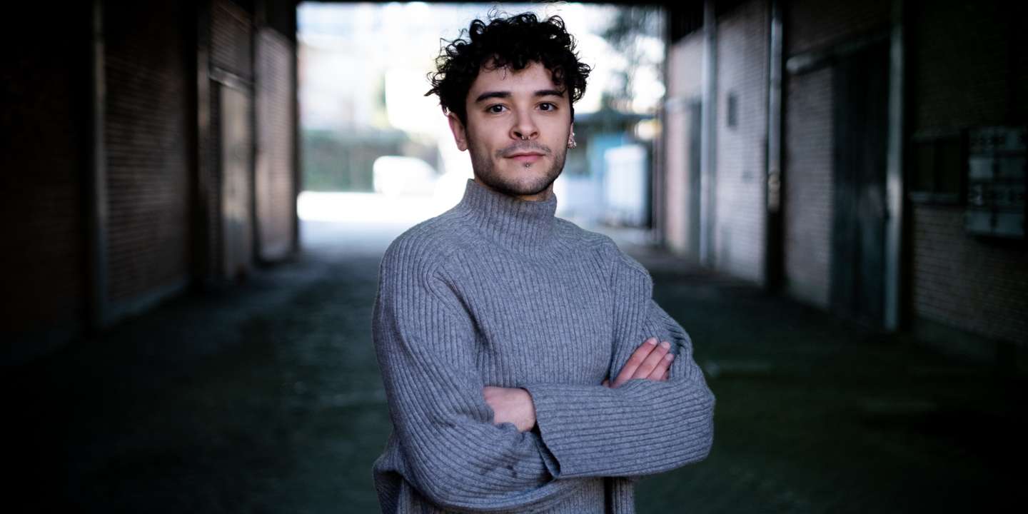 Pedro Azevedo é licenciado em Teatro, na variante de Cenografia, na Escola Superior de Música e Artes do Espetáculo (ESMAE)