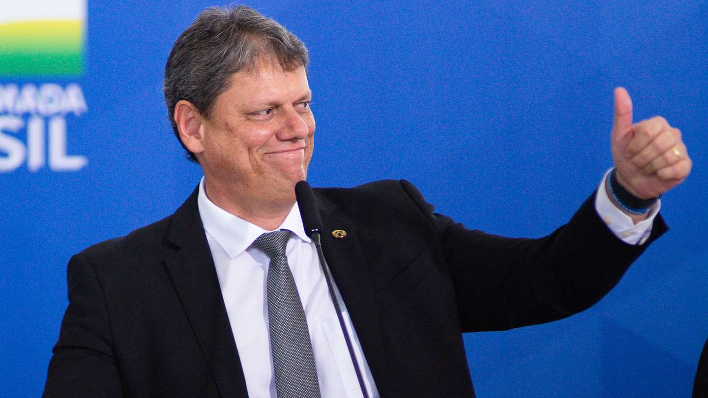 Bolsonaro Reshuffles Cabinet Ahead of October Elections