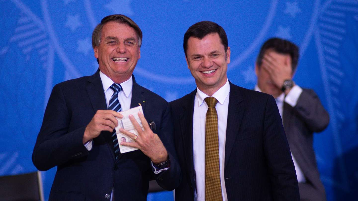 Bolsonaro Unveils Project for New National ID's and Passports