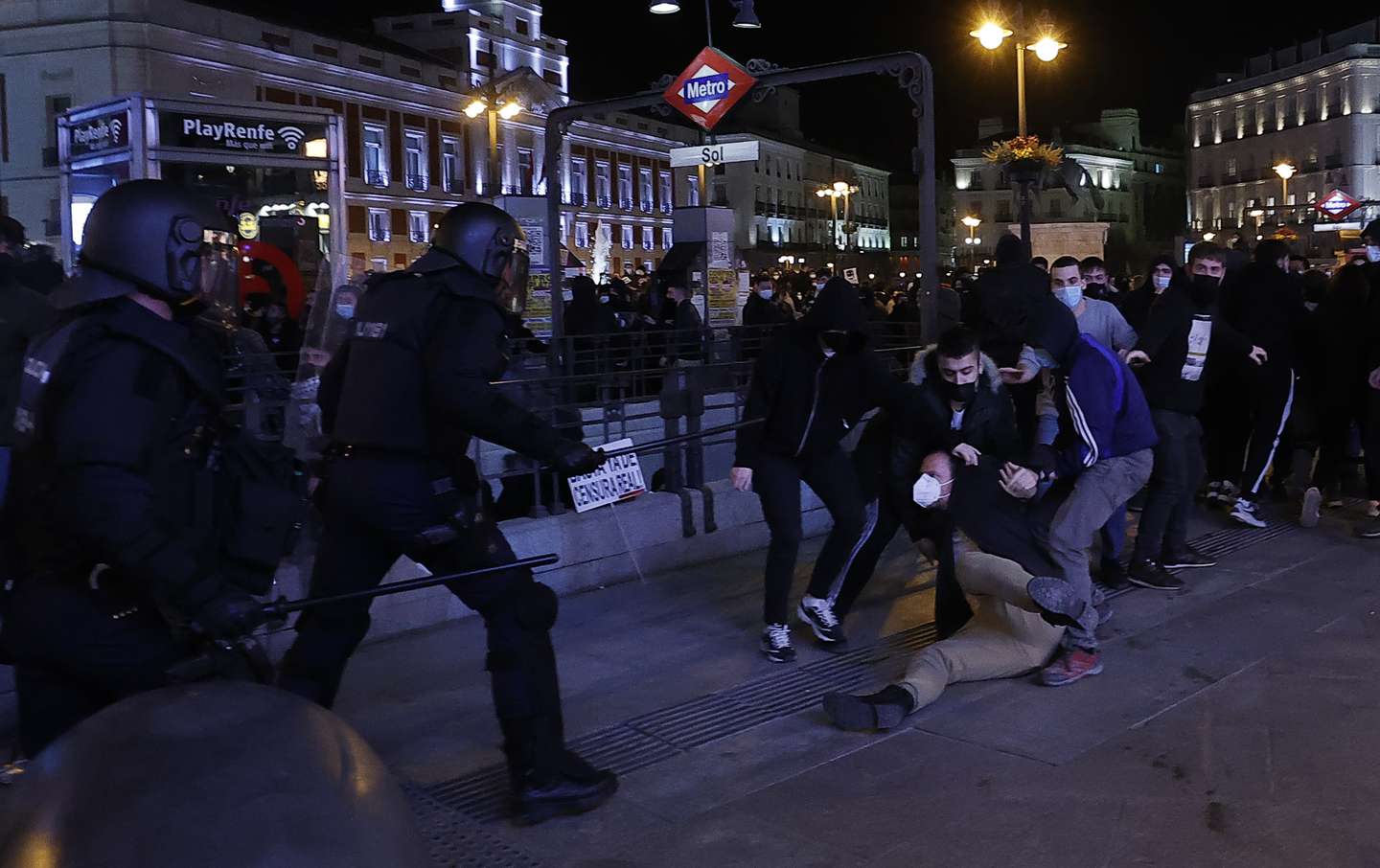 Spain sees second night of rioting after rappers arrest