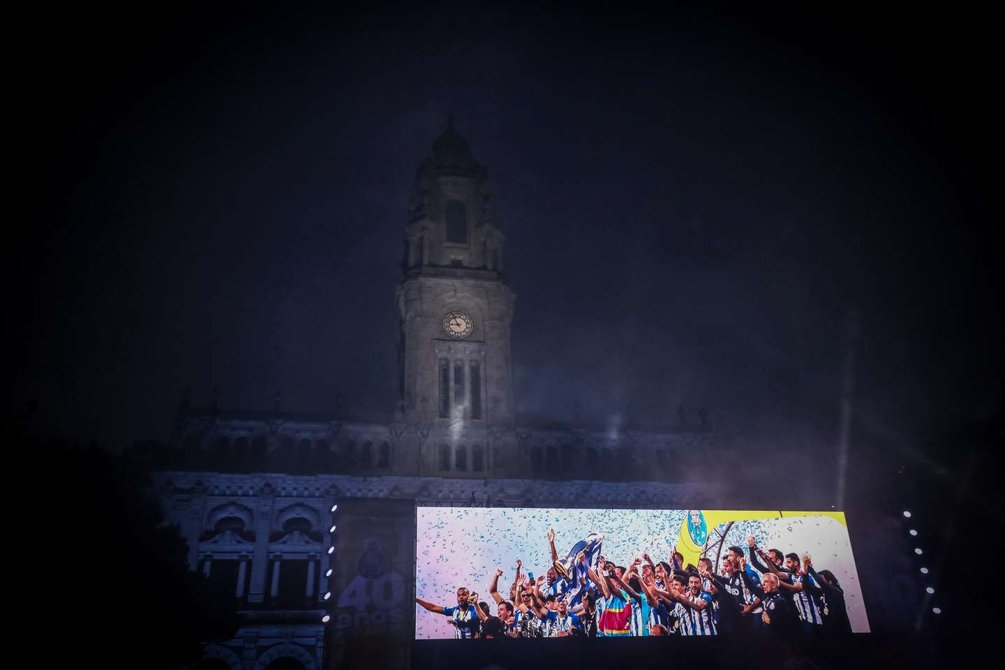 Porto, 14/05/2022 - Festa do F.C. Porto campeão nacional 2022. A festa na avenida dos aliados (Rui Oliveira/Observador)